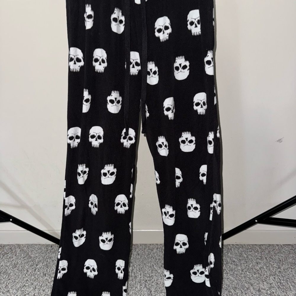 Junior’s Black Skull Pajama Pants